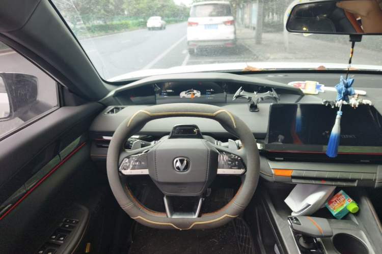 Used CHANGAN UNI-V 2025 1.5T 500Bar Prestige Sporty Version Steering Wheel