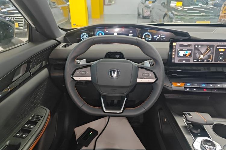 Used CHANGAN UNI-V 2025 1.5T 500Bar High-Energy Version Steering Wheel