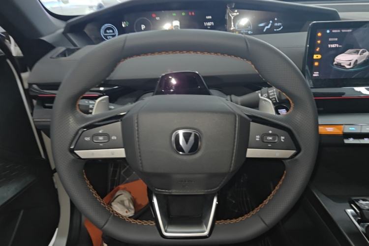 Used CHANGAN UNI-V 2025 1.5T 500Bar Prestige Sporty Version Steering Wheel