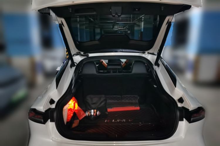 Used CHANGAN UNI-V 2025 Model Third-Generation 1.5T 500Bar Prestige Sports Edition Trunk