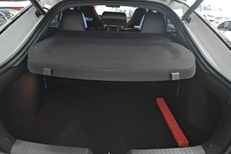 Used CHANGAN UNI-V 2025 1.5T 500Bar Prestige Sporty Version Trunk