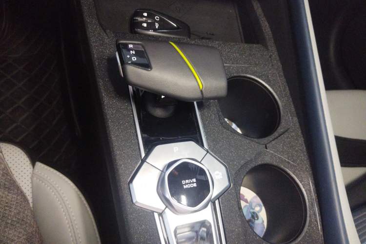 Used CHANGAN UNI-V iDD 2023 ZhiDian iDD 1.5T 113km ZhiKu Model Gear Lever
