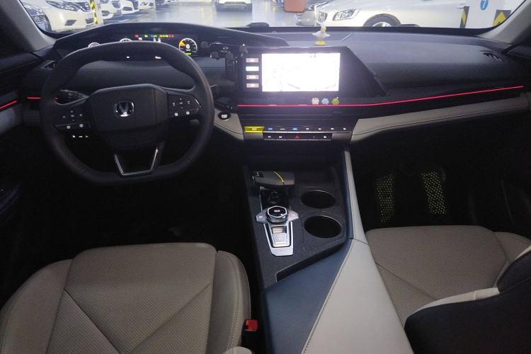 Used CHANGAN UNI-V iDD 2023 ZhiDian iDD 1.5T 113km ZhiKu Model Interior 2