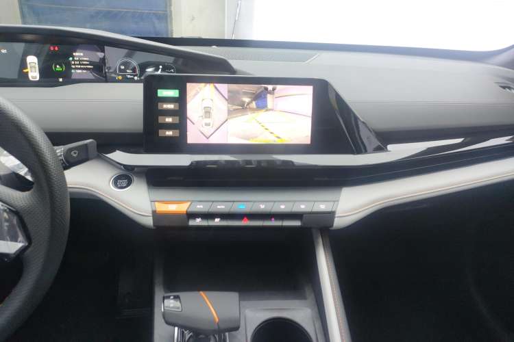 Used CHANGAN UNI-V iDD 2024 Blue Whale Smart Electric iDD 136km ZhiKu Model Audio And AC Panel
