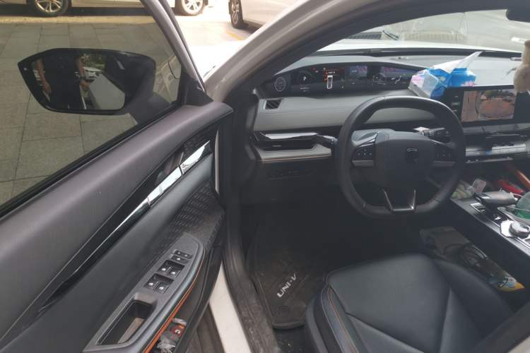 Used CHANGAN UNI-V iDD 2023 ZhiDian iDD 1.5T 113km ZhiKu Model Driver Seat