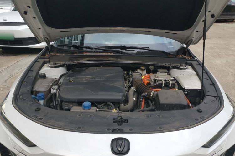 Used CHANGAN UNI-V iDD 2023 ZhiDian iDD 1.5T 113km ZhiKu Model Engine Bay