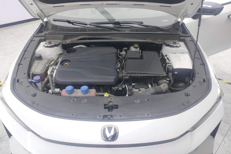 Used CHANGAN UNI-V iDD 2024 Blue Whale Smart Electric iDD 136km ZhiKu Model Engine Bay