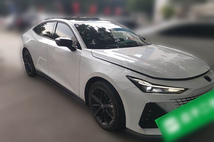 Used CHANGAN UNI-V iDD 2023 ZhiDian iDD 1.5T 113km ZhiKu Model Front Right 45 Deg