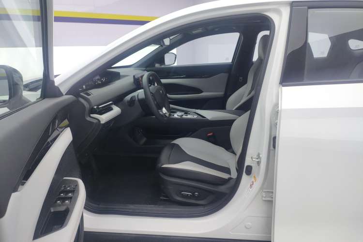 Used CHANGAN UNI-V iDD 2024 Blue Whale Smart Electric iDD 136km ZhiKu Model Left Front Seat
