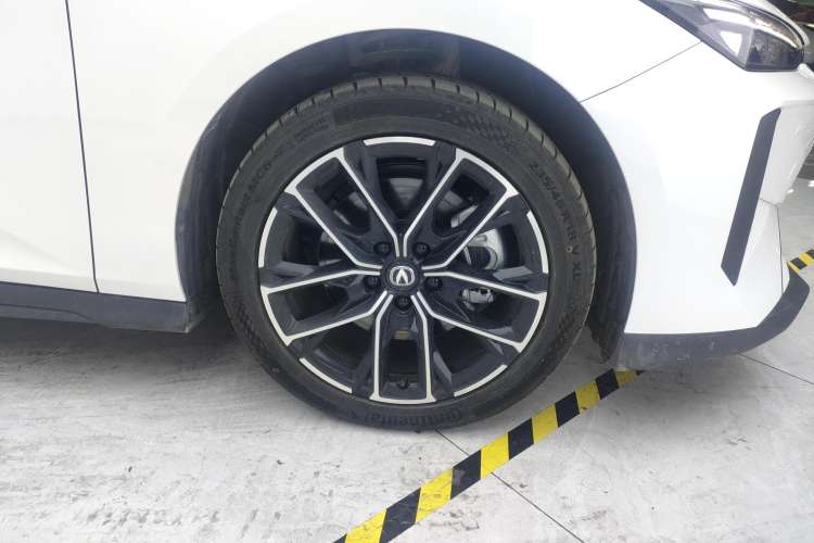 Used CHANGAN UNI-V iDD 2024 Blue Whale Smart Electric iDD 136km ZhiKu Model Left Front Wheel Hub