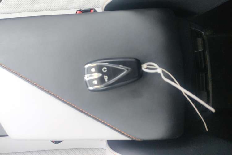 Used CHANGAN UNI-V iDD 2024 Blue Whale Smart Electric iDD 136km ZhiKu Model Vehicle Key