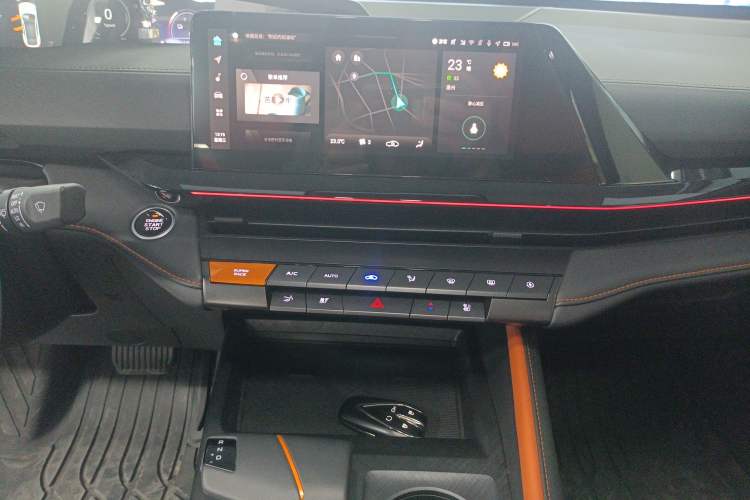 Used CHANGAN UNI-V iDD 2023 ZhiDian iDD 1.5T 113km ZhiKu Model Audio And AC Panel