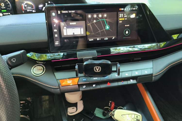 Used CHANGAN UNI-V iDD 2023 ZhiDian iDD 1.5T 113km ZhiKu Model Audio And AC Panel