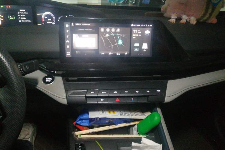 Used CHANGAN UNI-V iDD 2023 ZhiDian iDD 1.5T 113km Smart & Fun Version Audio And AC Panel