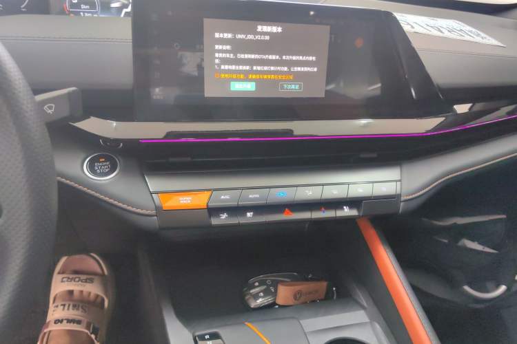 Used CHANGAN UNI-V iDD 2023 ZhiDian iDD 1.5T 113km ZhiKu Model Audio And AC Panel