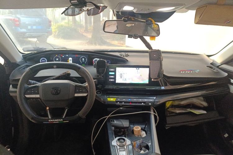 Used CHANGAN UNI-V iDD 2023 ZhiDian iDD 1.5T 113km ZhiKu Model Center Console