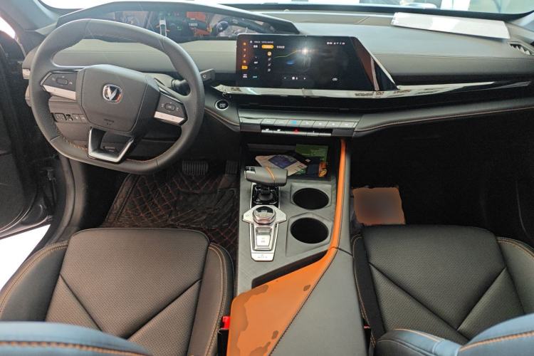 Used CHANGAN UNI-V iDD 2023 ZhiDian iDD 1.5T 113km Smart & Fun Version Center Console