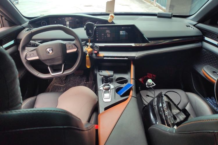 Used CHANGAN UNI-V iDD 2023 ZhiDian iDD 1.5T 113km ZhiKu Model Center Console