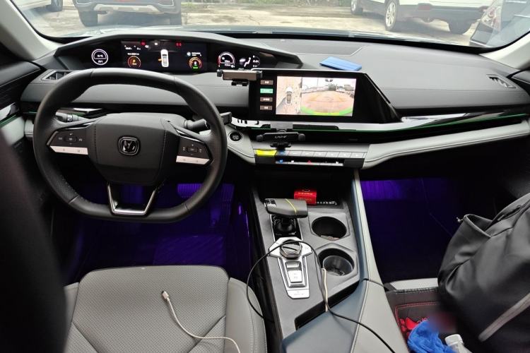 Used CHANGAN UNI-V iDD 2023 ZhiDian iDD 1.5T 113km ZhiKu Model Center Console