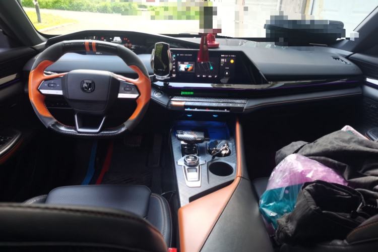 Used CHANGAN UNI-V iDD 2023 ZhiDian iDD 1.5T 113km ZhiKu Model Center Console