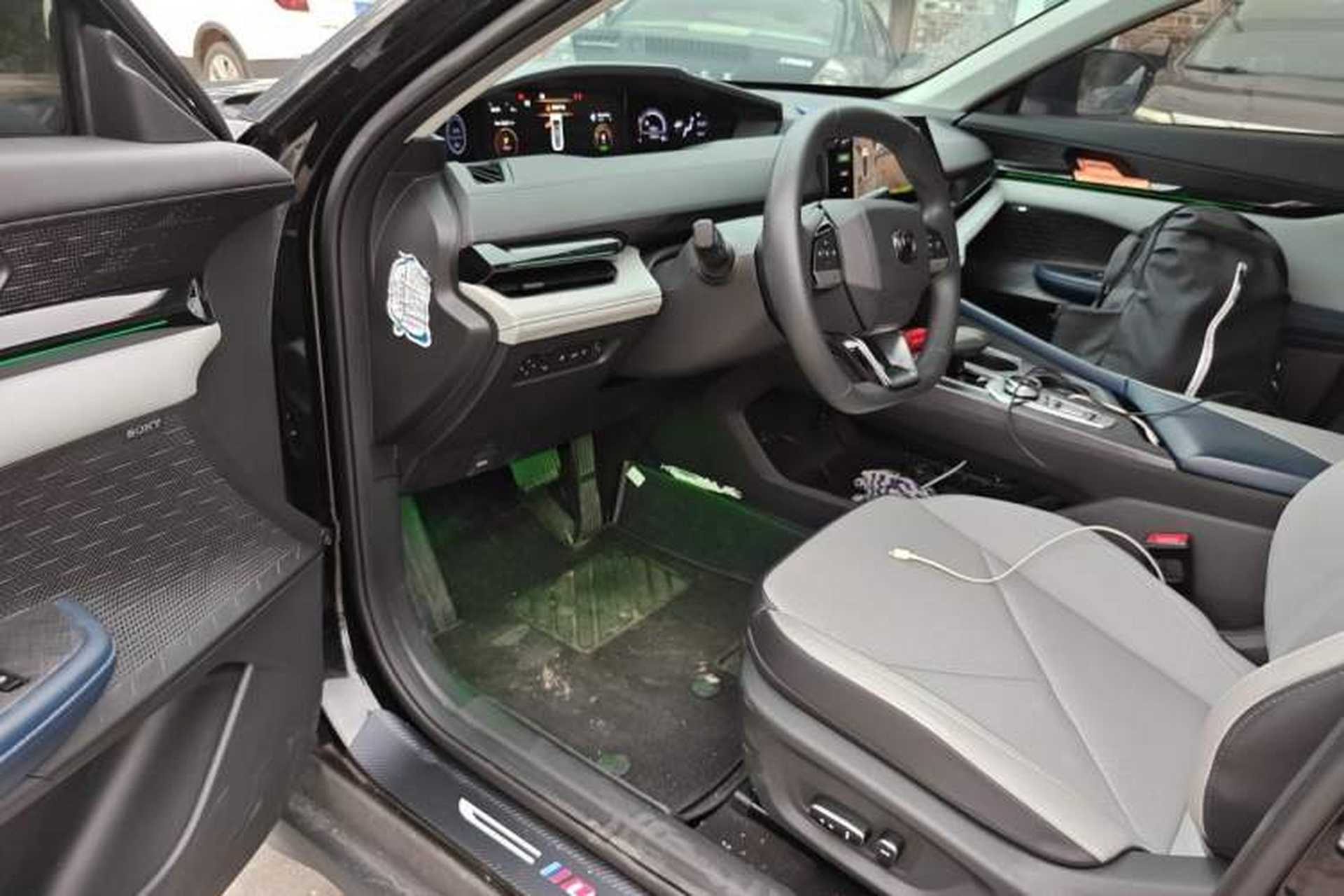 Used CHANGAN UNI-V iDD 2023 ZhiDian iDD 1.5T 113km ZhiKu Model Driver Seat