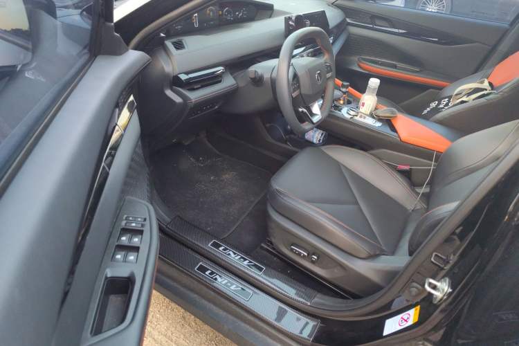 Used CHANGAN UNI-V iDD 2023 ZhiDian iDD 1.5T 113km ZhiKu Model Driver Seat