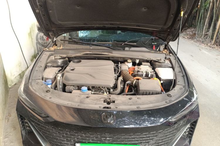 Used CHANGAN UNI-V iDD 2023 ZhiDian iDD 1.5T 113km ZhiKu Model Engine Bay
