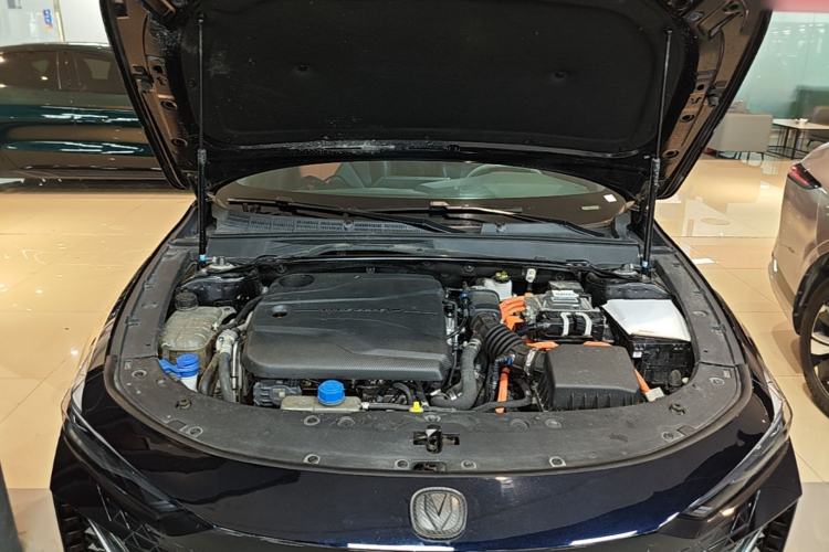 Used CHANGAN UNI-V iDD 2023 ZhiDian iDD 1.5T 113km ZhiKu Model Engine Bay