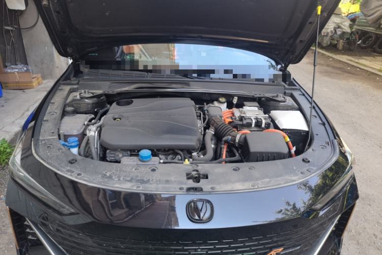 Used CHANGAN UNI-V iDD 2023 ZhiDian iDD 1.5T 113km ZhiKu Model Engine Bay