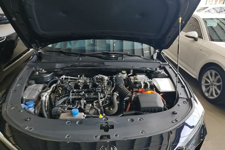 Used CHANGAN UNI-V iDD 2023 ZhiDian iDD 1.5T 113km ZhiKu Model Engine Bay