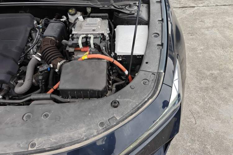 Used CHANGAN UNI-V iDD 2023 ZhiDian iDD 1.5T 113km ZhiKu Model Engine Bay Left