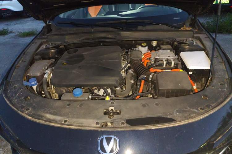 Used CHANGAN UNI-V iDD 2023 ZhiDian iDD 1.5T 113km ZhiKu Model Engine Bay