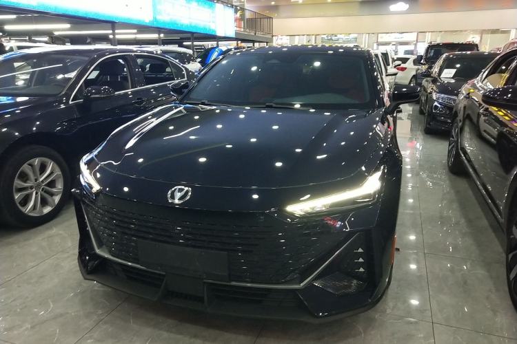Used CHANGAN UNI-V iDD 2023 ZhiDian iDD 1.5T 113km ZhiKu Model Front