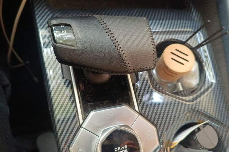 Used CHANGAN UNI-V iDD 2023 ZhiDian iDD 1.5T 113km ZhiKu Model Gear Lever