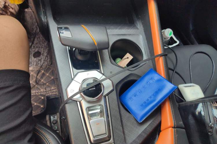 Used CHANGAN UNI-V iDD 2023 ZhiDian iDD 1.5T 113km ZhiKu Model Gear Lever