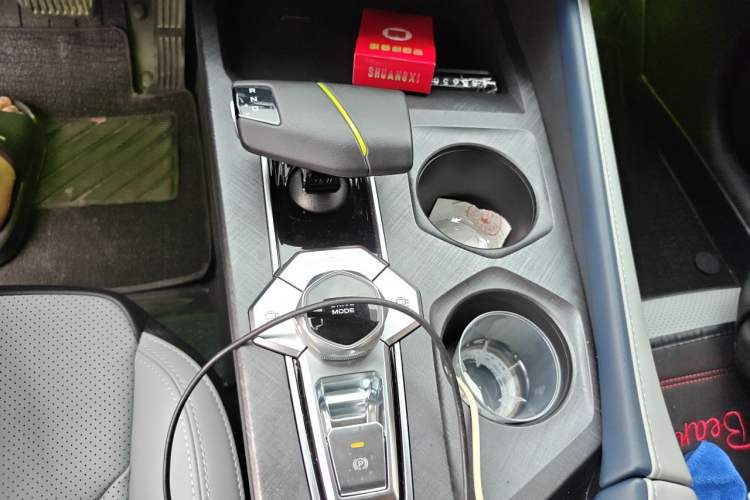 Used CHANGAN UNI-V iDD 2023 ZhiDian iDD 1.5T 113km ZhiKu Model Gear Lever