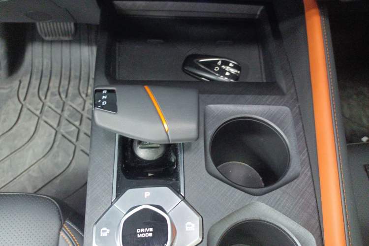 Used CHANGAN UNI-V iDD 2023 ZhiDian iDD 1.5T 113km ZhiKu Model Gear Lever
