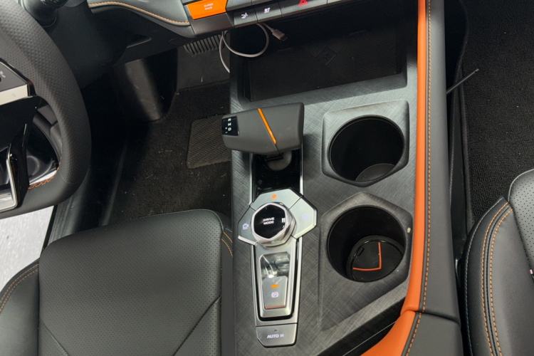 Used CHANGAN UNI-V iDD 2023 ZhiDian iDD 1.5T 113km ZhiKu Model Gear Lever