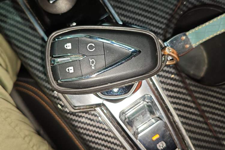 Used CHANGAN UNI-V iDD 2023 ZhiDian iDD 1.5T 113km ZhiKu Model Interior 1