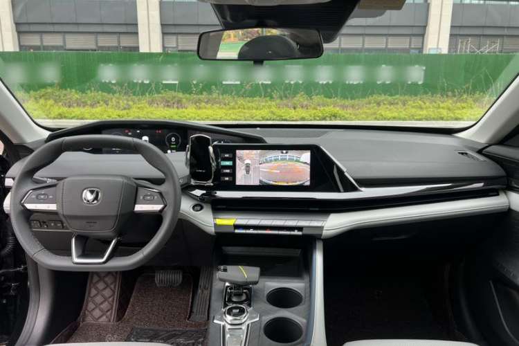 Used CHANGAN UNI-V iDD 2023 ZhiDian iDD 1.5T 113km ZhiKu Model Interior 10