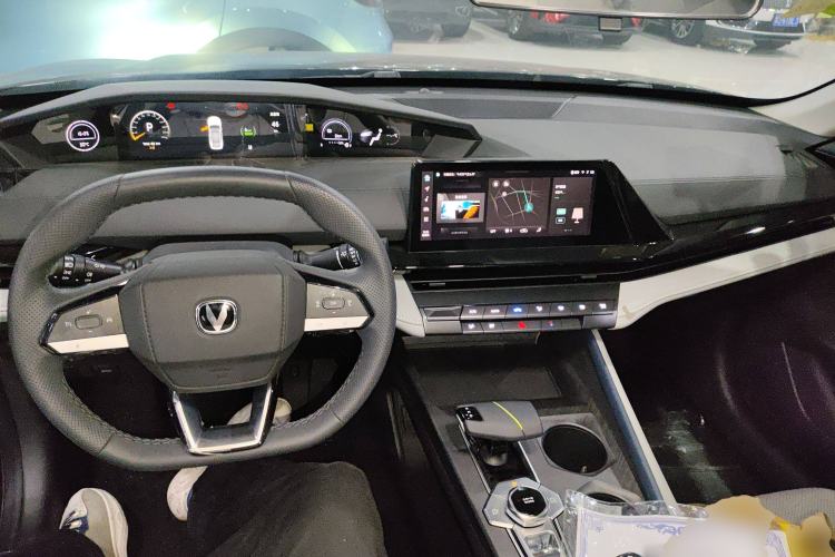 Used CHANGAN UNI-V iDD 2023 ZhiDian iDD 1.5T 113km Smart & Fun Version Interior 2
