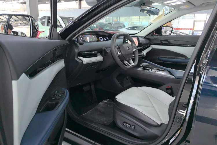 Used CHANGAN UNI-V iDD 2023 ZhiDian iDD 1.5T 113km Smart & Fun Version Interior 2