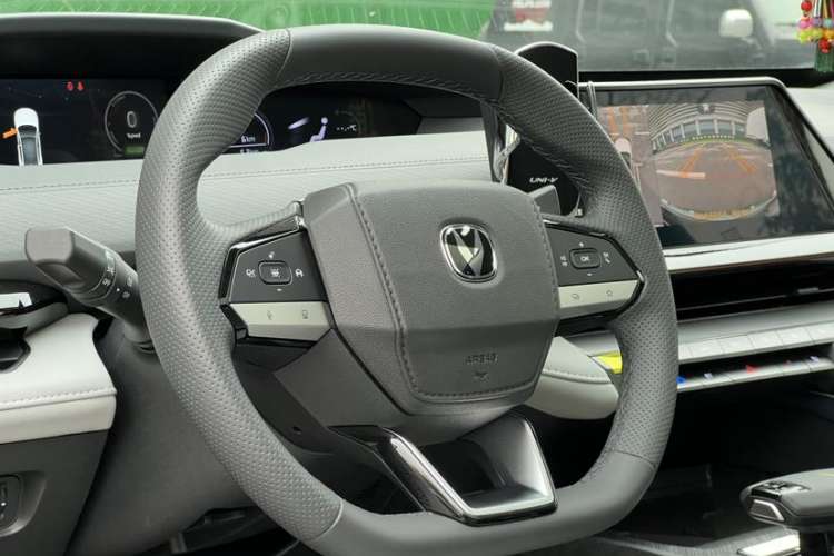 Used CHANGAN UNI-V iDD 2023 ZhiDian iDD 1.5T 113km ZhiKu Model Interior 2