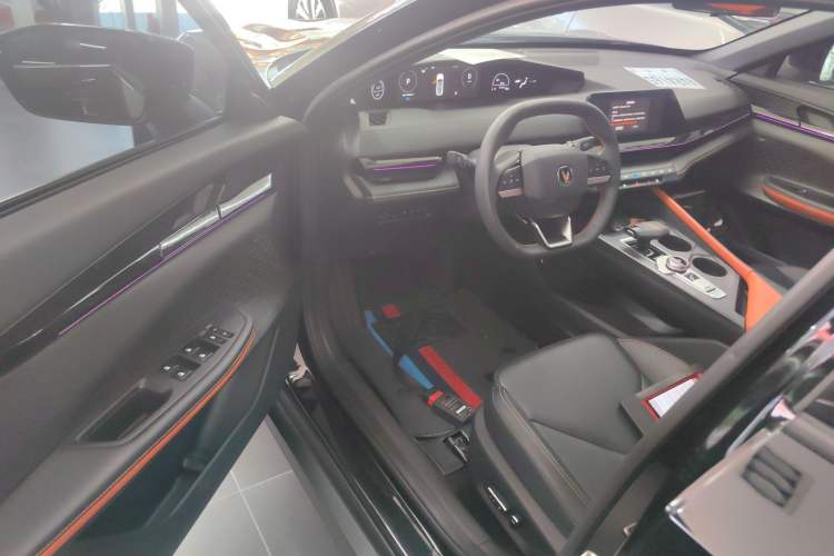 Used CHANGAN UNI-V iDD 2023 ZhiDian iDD 1.5T 113km ZhiKu Model Interior 3