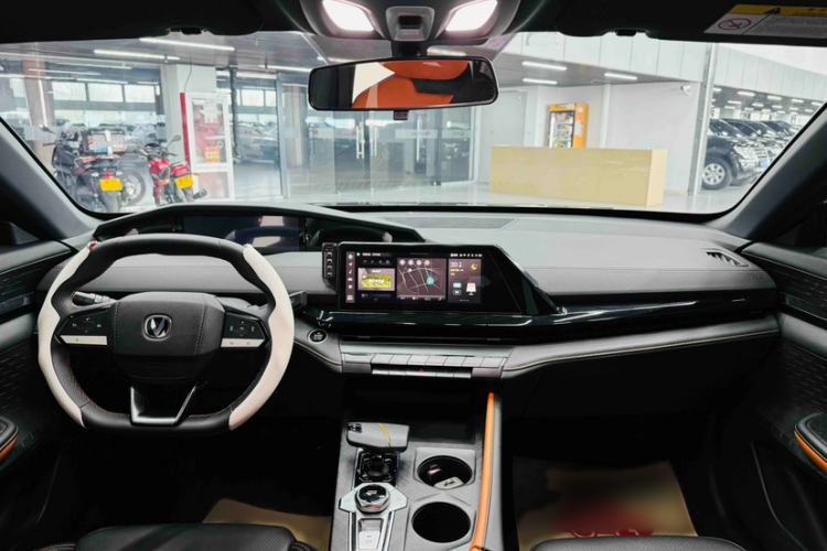 Used CHANGAN UNI-V iDD 2023 Zhidian iDD 1.5T 113km Smart & Fun Version (Rapid Edition) Interior 3