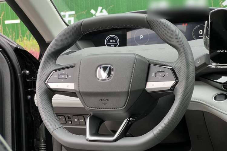 Used CHANGAN UNI-V iDD 2023 ZhiDian iDD 1.5T 113km ZhiKu Model Interior 3