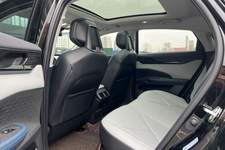 Used CHANGAN UNI-V iDD 2023 ZhiDian iDD 1.5T 113km ZhiKu Model Interior 7