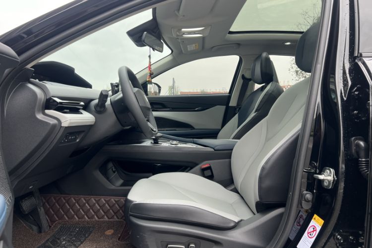 Used CHANGAN UNI-V iDD 2023 ZhiDian iDD 1.5T 113km ZhiKu Model Interior 9