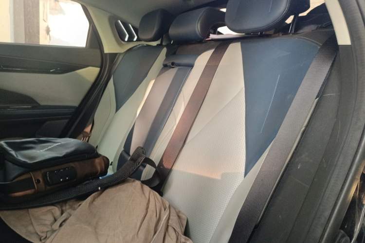 Used CHANGAN UNI-V iDD 2023 ZhiDian iDD 1.5T 113km ZhiKu Model Left Rear Seat
