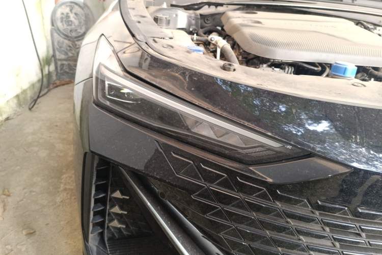 Used CHANGAN UNI-V iDD 2023 ZhiDian iDD 1.5T 113km ZhiKu Model Right Front Headlight